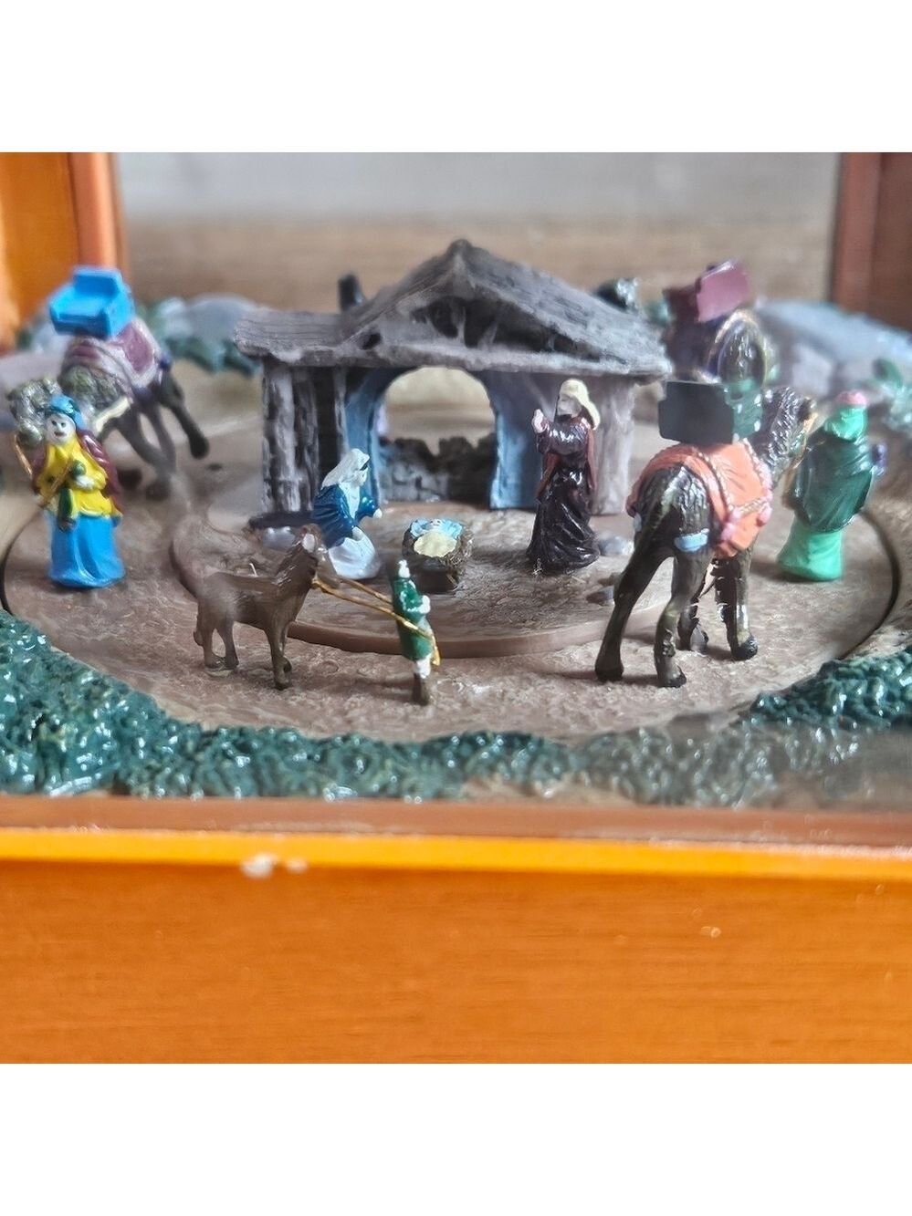 Vintage Mr Christmas Animated Nativity Music Box - Picture 3 of 11